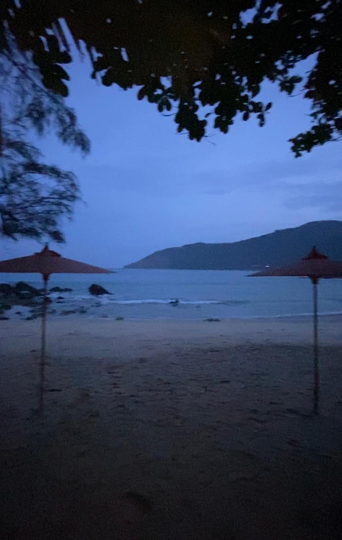 Beachfront Bungalow South Of Phuket Esterno foto