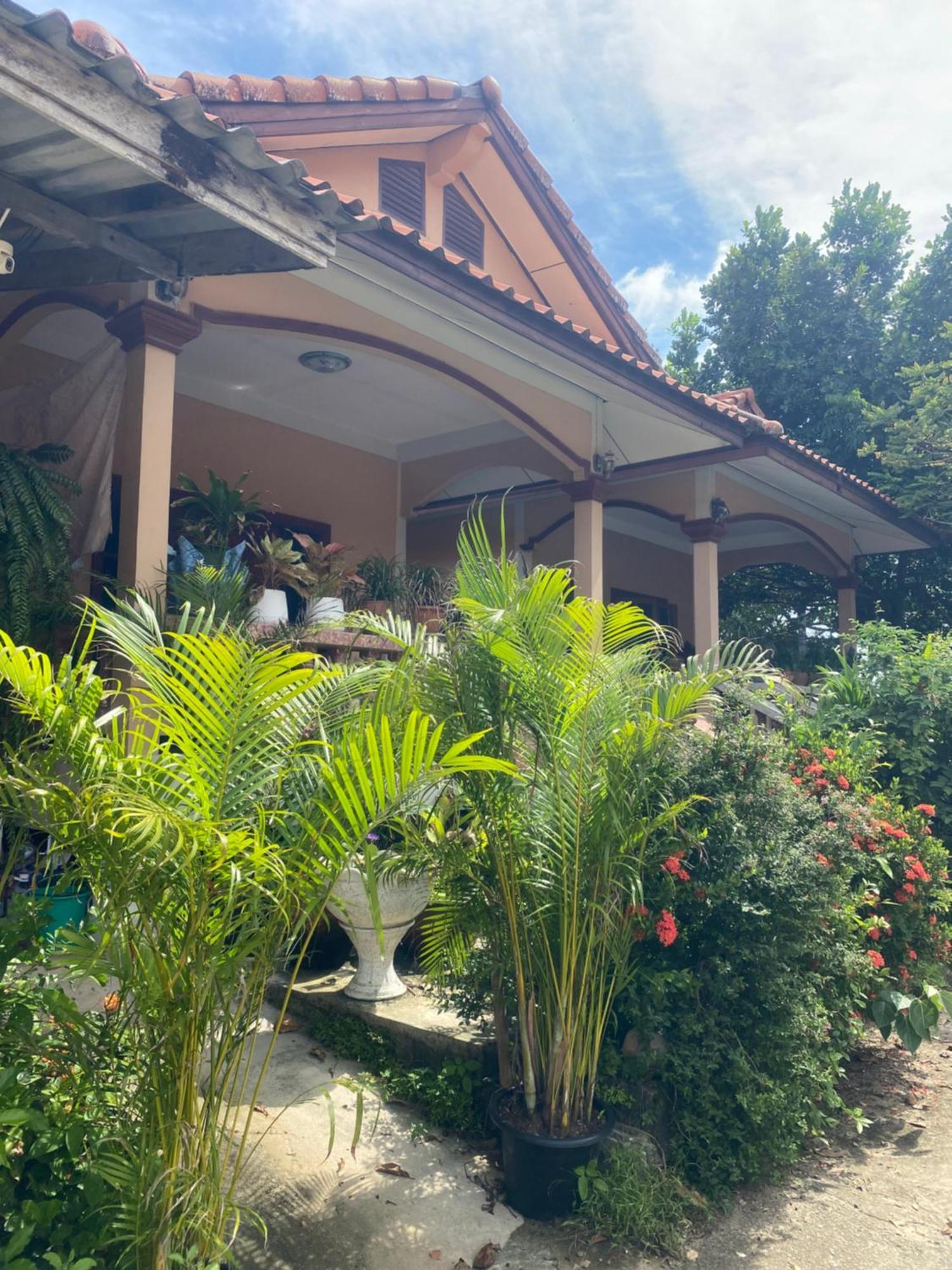 Beachfront Bungalow South Of Phuket Esterno foto