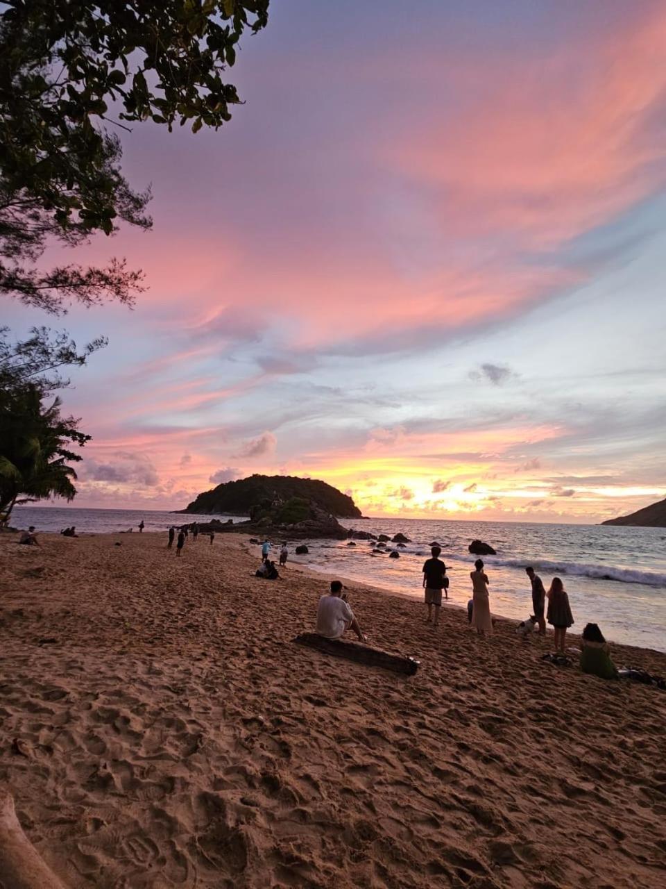 Beachfront Bungalow South Of Phuket Esterno foto